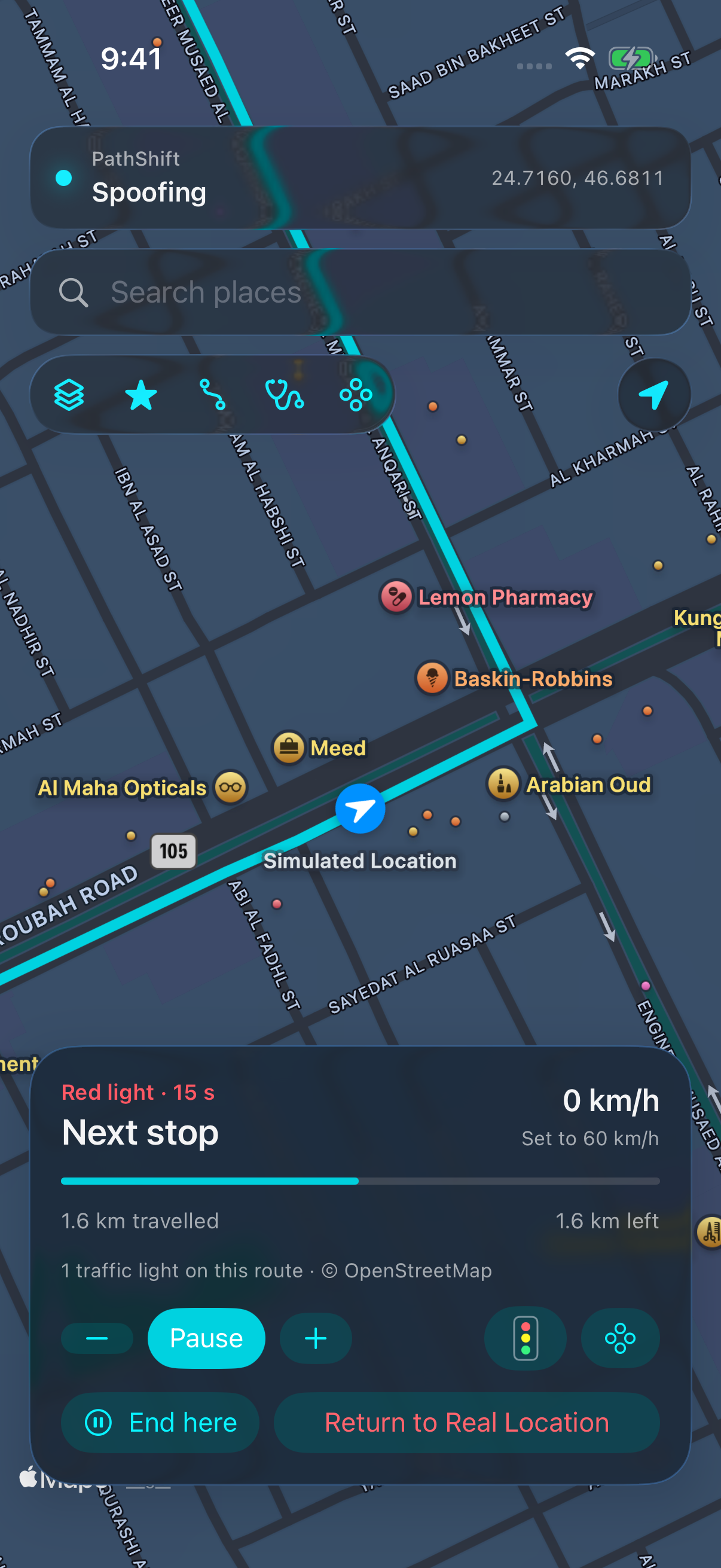 PathShift waiting at a red traffic light with the countdown and Stop at traffic lights enabled